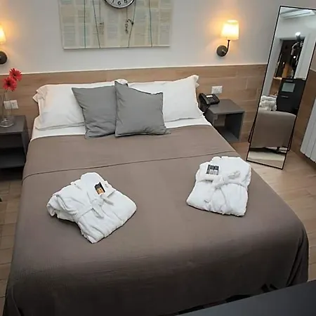 Hotel Ideal Walk 3*