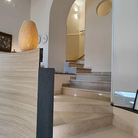 Hotel Ideal Walk 3*